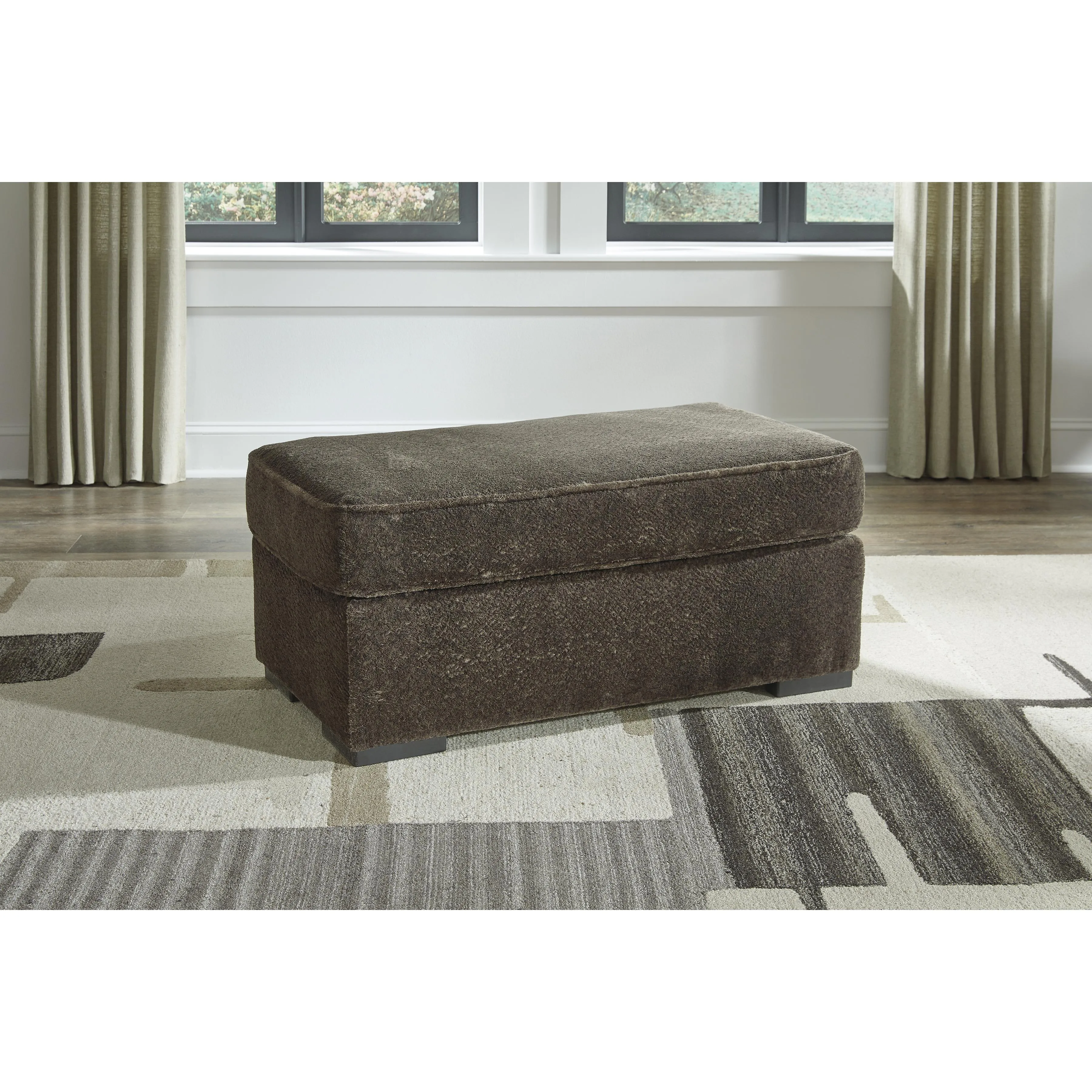 Benchcraft Aylesworth Stationary Fabric Chair with Ottoman 5370214/5370223