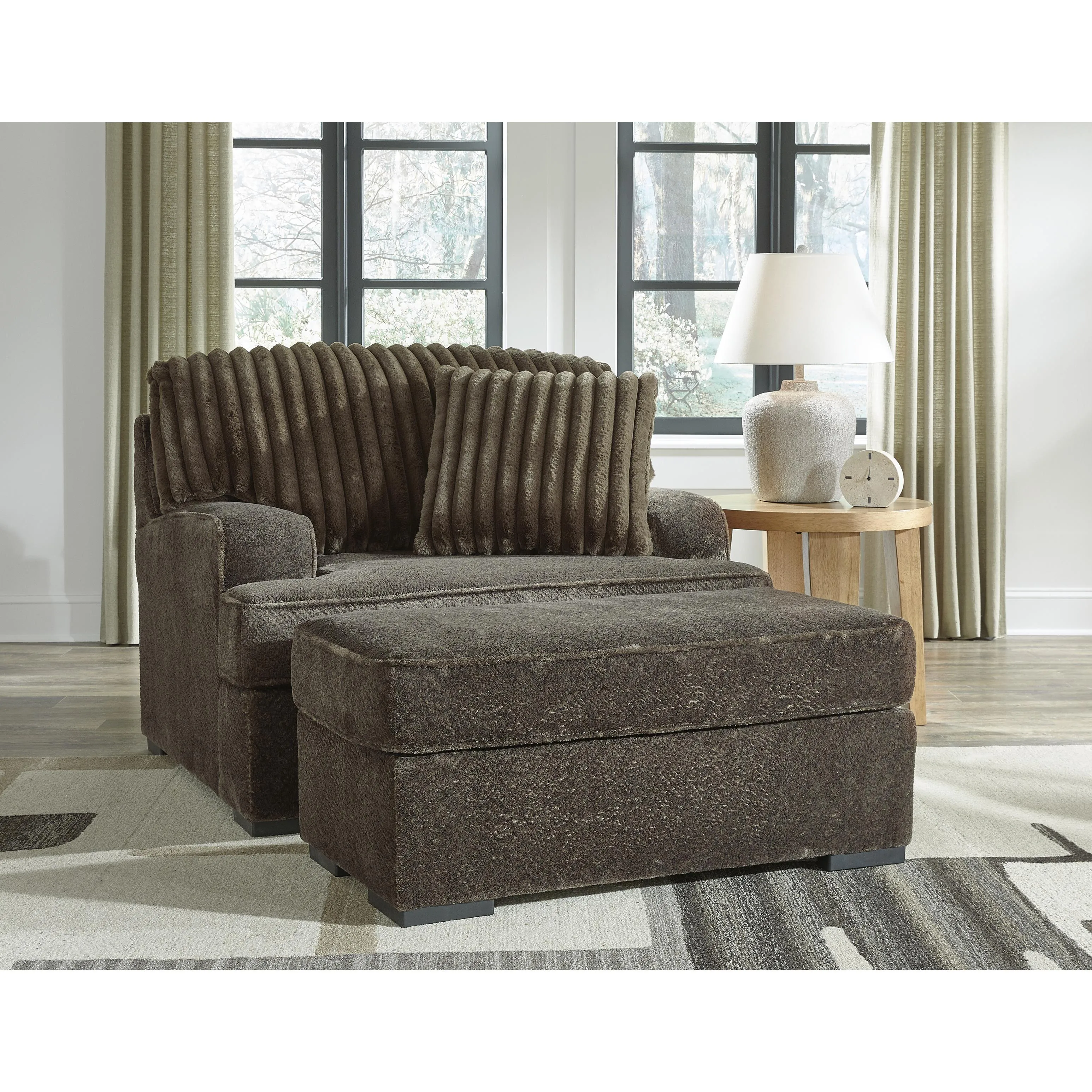 Benchcraft Aylesworth Stationary Fabric Chair with Ottoman 5370214/5370223