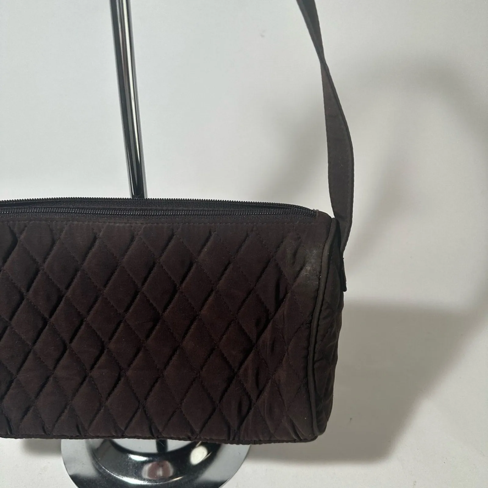 Elegant Black Quilted Shoulder Bag with Diamond Pattern